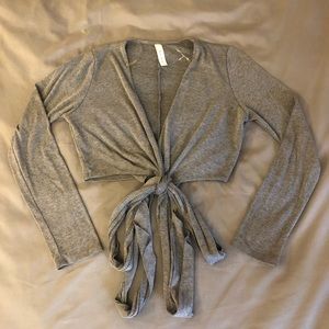 Grey tie front long sleeve crop top